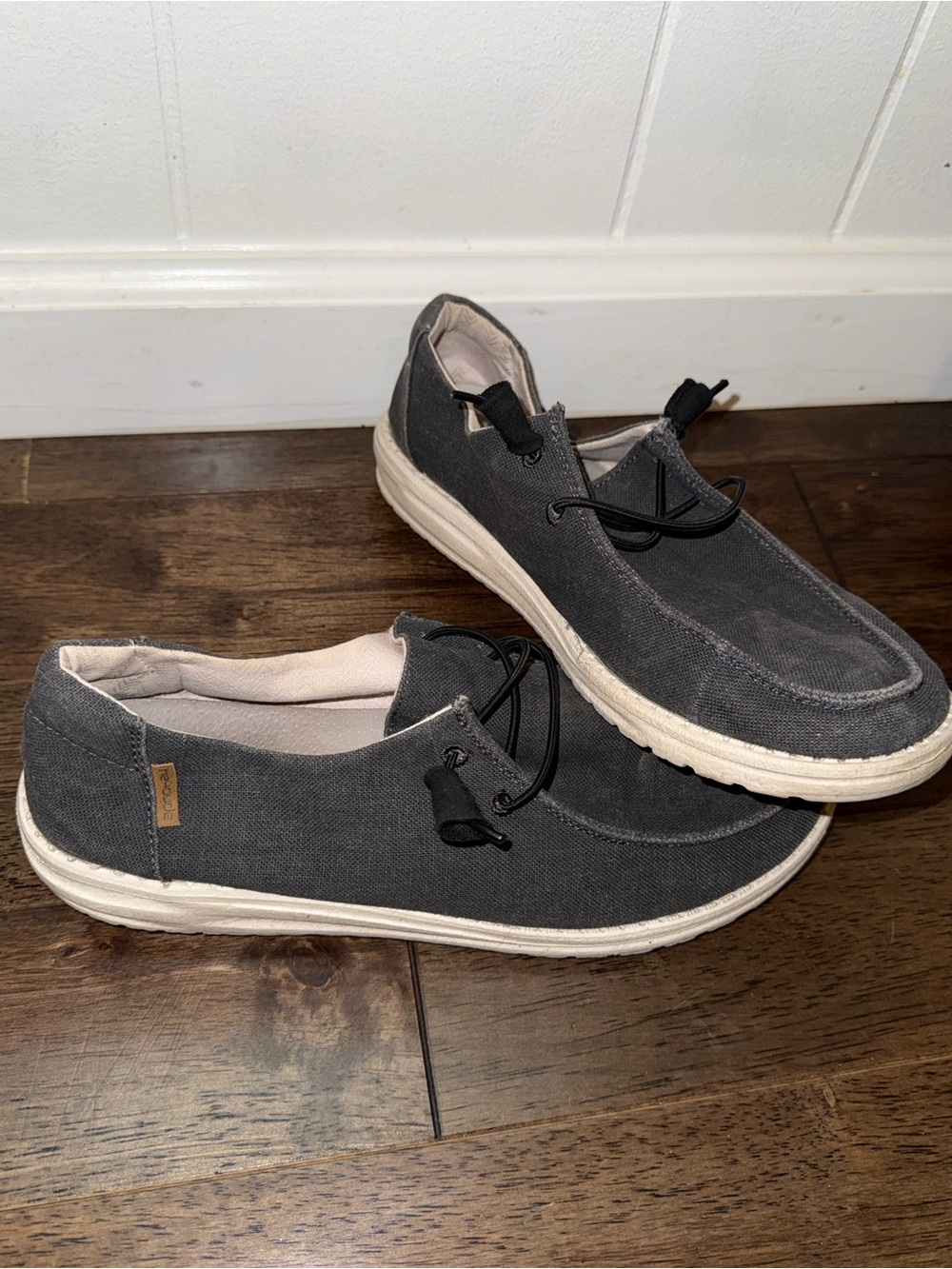 Hey Dude Wendy Chambray Women’s Size 10 Gray Slip On Lightweight Loafers - Picture 5 of 6